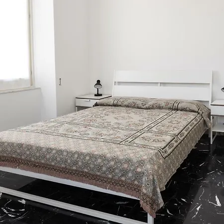 Giringirola House 公寓
